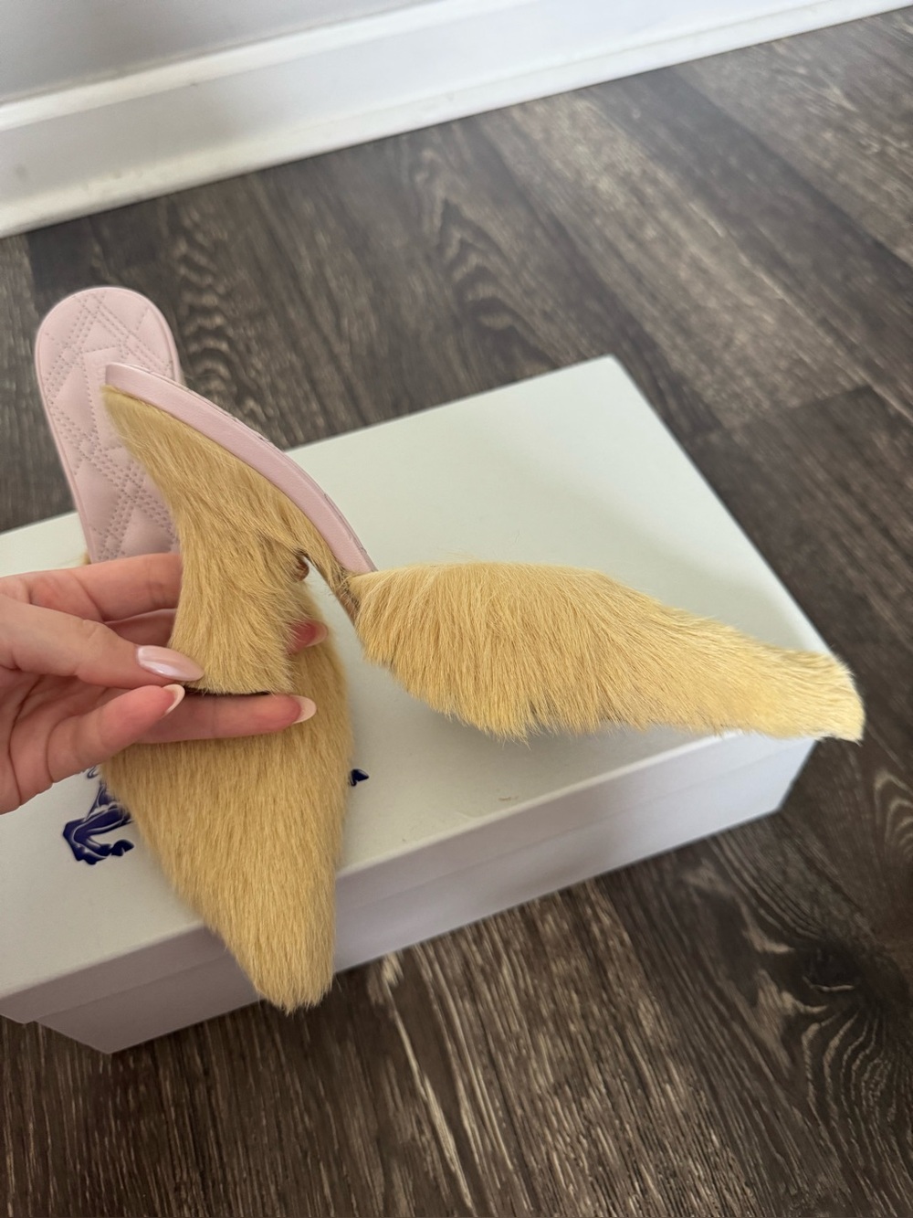Burberry yellow calf hair mules - Picture 6 of 11